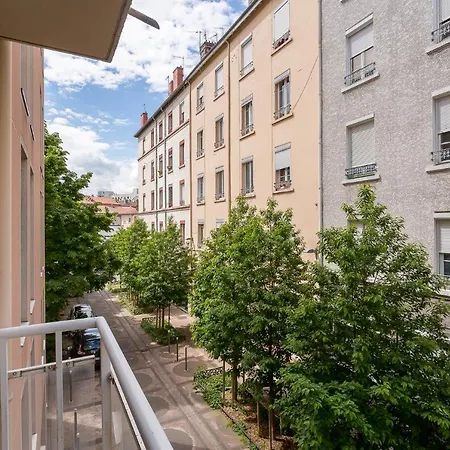 아파트 ** Peaceful With Balcony ** *