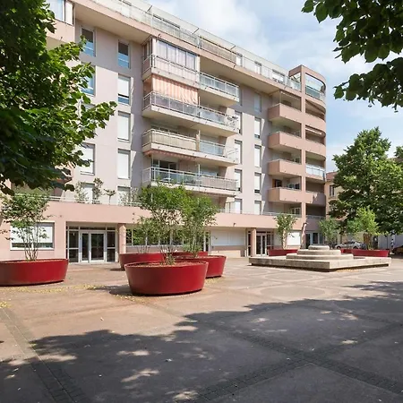 ** Peaceful With Balcony ** 아파트 *